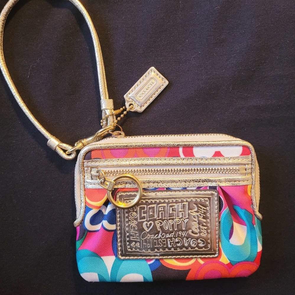 Coach poppy signature pouch